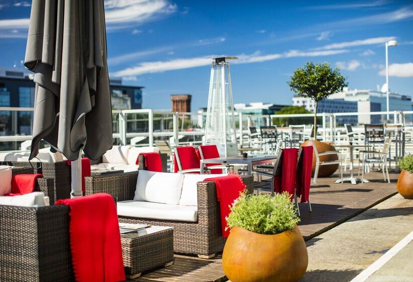 בית מלון כפרי Hilton Garden Inn Glasgow City Centre