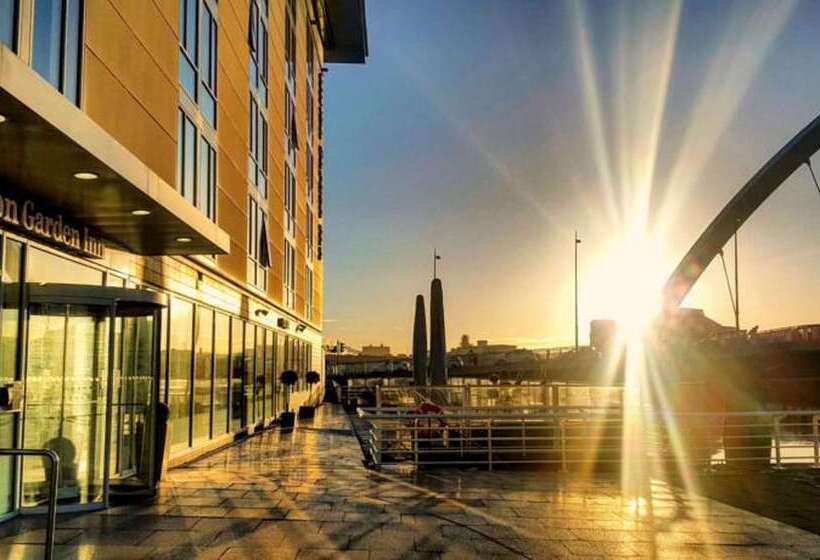 בית מלון כפרי Hilton Garden Inn Glasgow City Centre