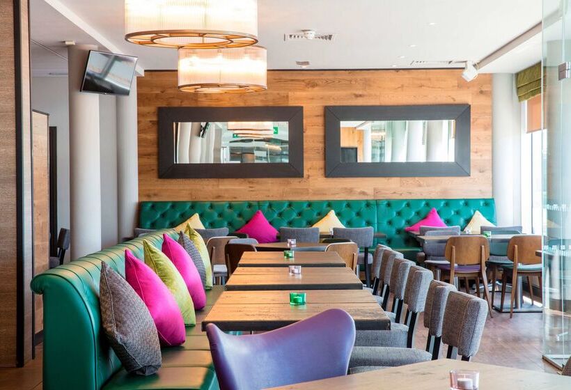 בית מלון כפרי Hilton Garden Inn Glasgow City Centre