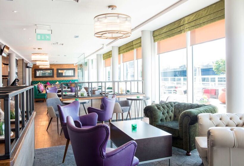 בית מלון כפרי Hilton Garden Inn Glasgow City Centre