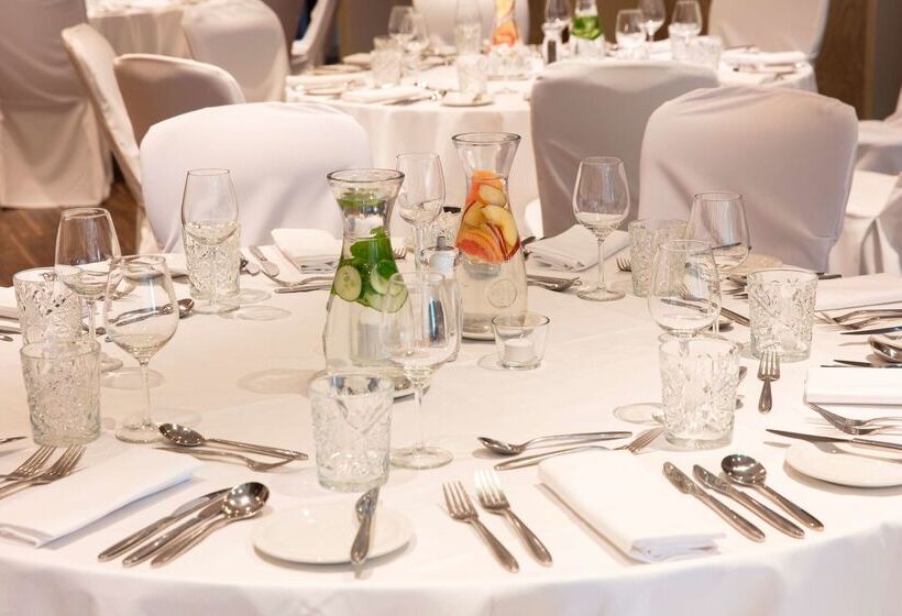 בית מלון כפרי Hilton Garden Inn Glasgow City Centre