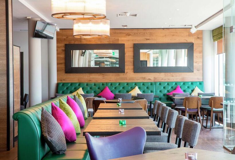 בית מלון כפרי Hilton Garden Inn Glasgow City Centre