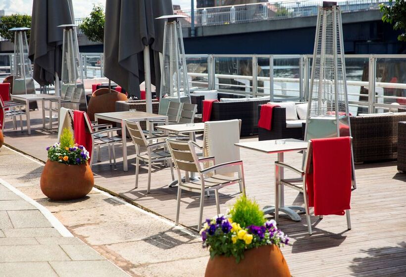 בית מלון כפרי Hilton Garden Inn Glasgow City Centre