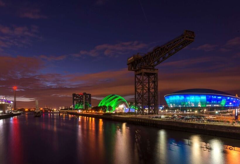 בית מלון כפרי Hilton Garden Inn Glasgow City Centre