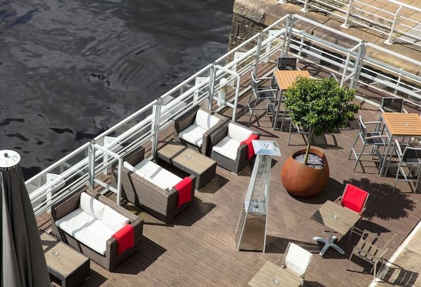 בית מלון כפרי Hilton Garden Inn Glasgow City Centre