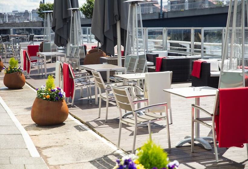 בית מלון כפרי Hilton Garden Inn Glasgow City Centre