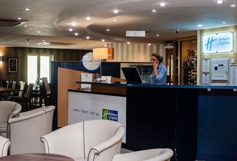 בית מלון כפרי Holiday Inn Express Canterbury, An Ihg