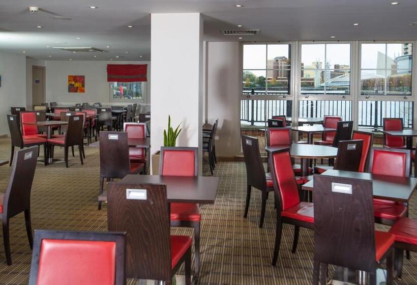 فندق Holiday Inn Express Manchester   Salford Quays, An Ihg