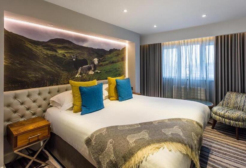 Отель Inn On The Square