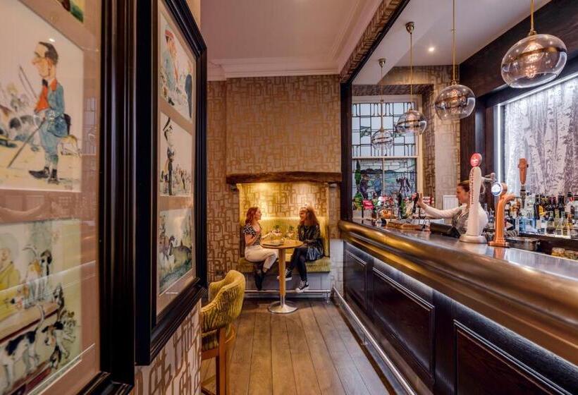 Отель Inn On The Square