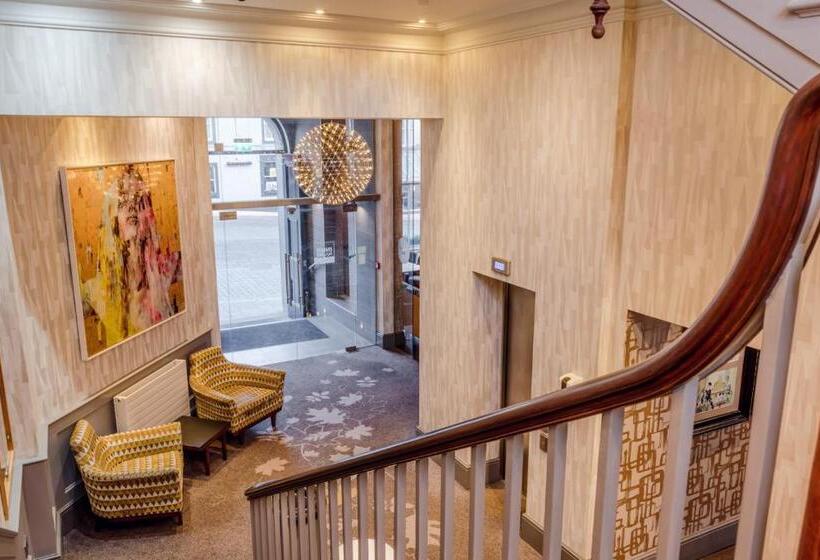 Отель Inn On The Square