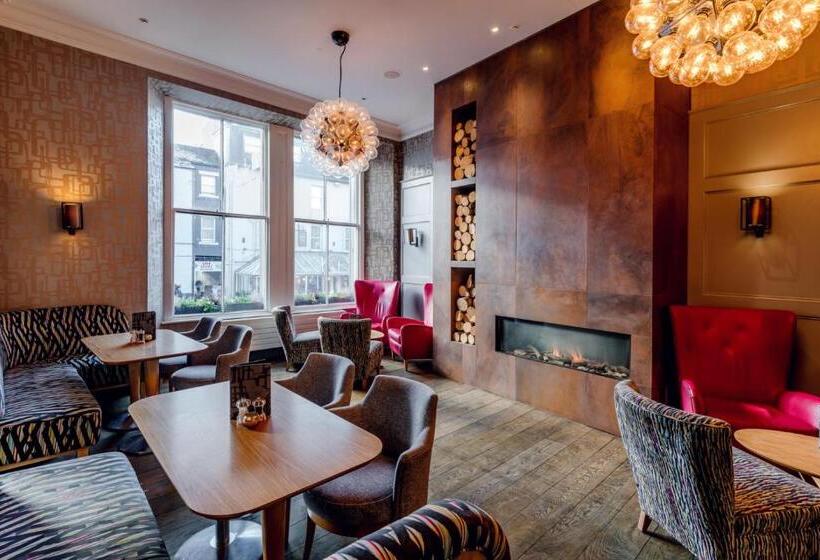 Отель Inn On The Square