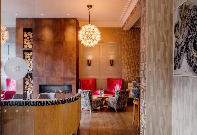 Отель Inn On The Square