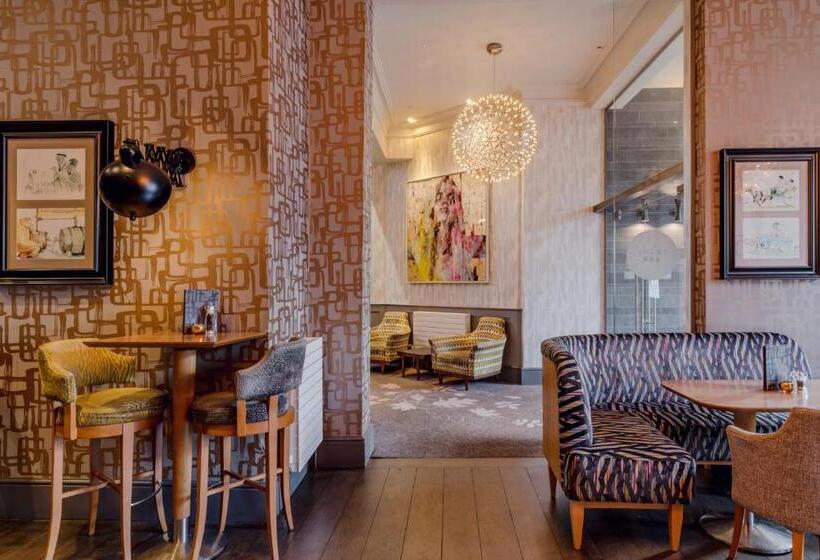 Отель Inn On The Square