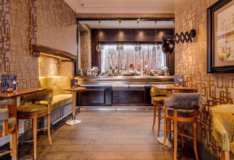 Отель Inn On The Square