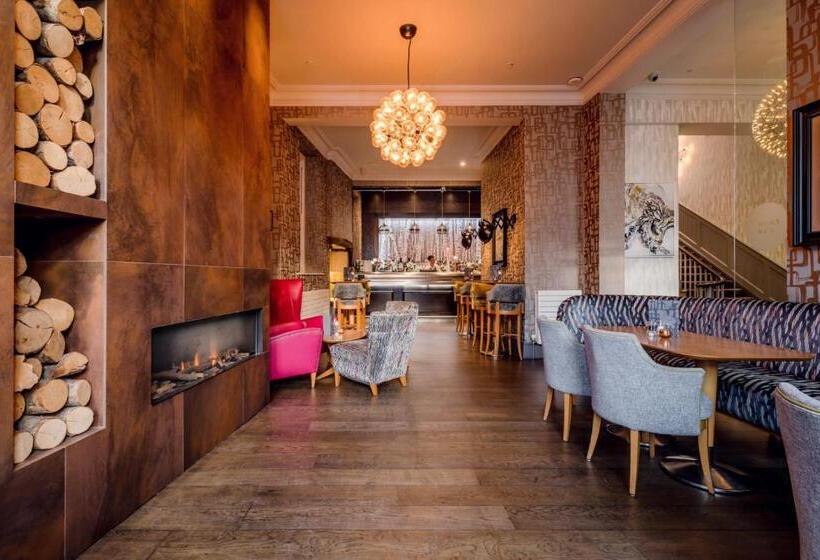 בית מלון כפרי Inn On The Square