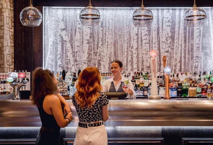 Отель Inn On The Square