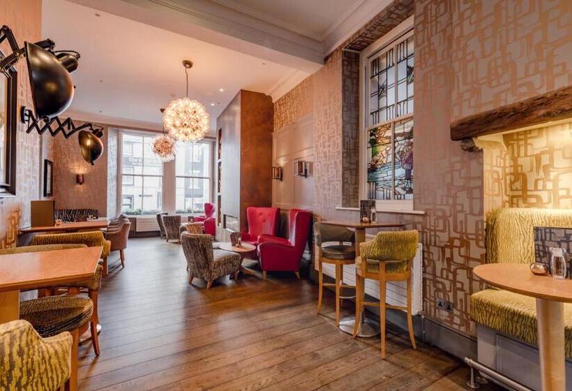 Отель Inn On The Square