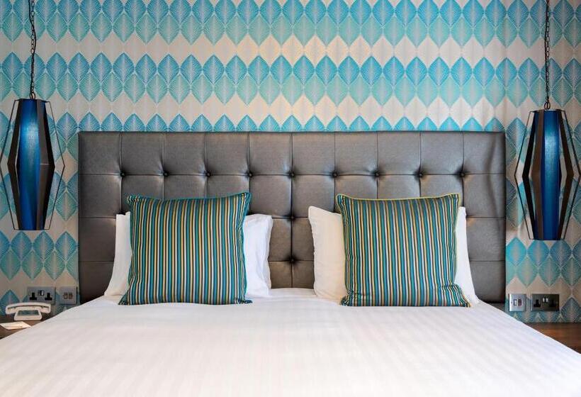 בית מלון כפרי Inn On The Square