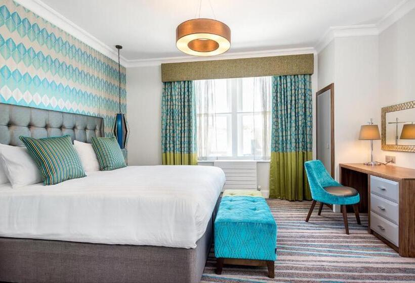 Отель Inn On The Square