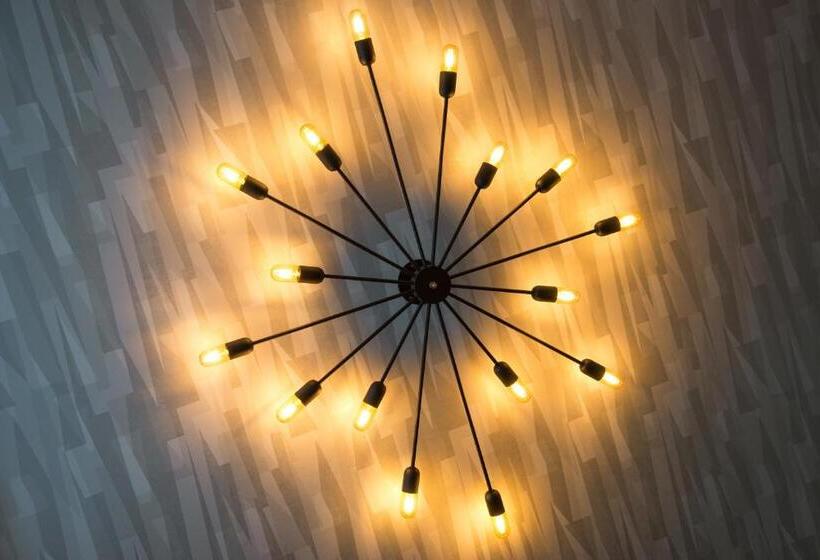 Отель Inn On The Square