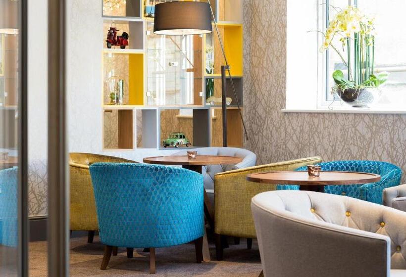 Отель Inn On The Square