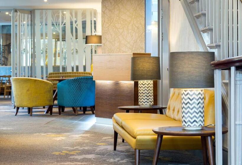 Отель Inn On The Square