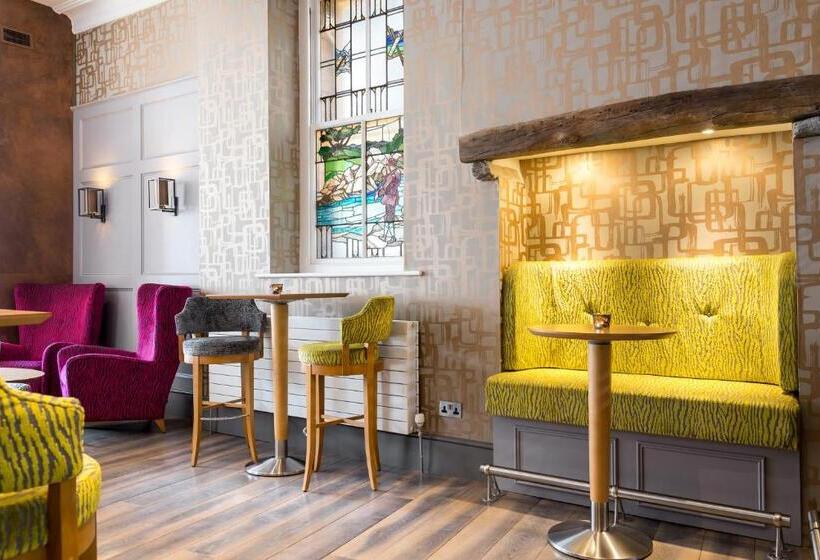 Отель Inn On The Square