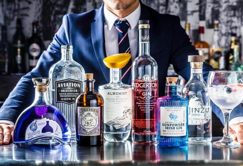 Отель Inn On The Square