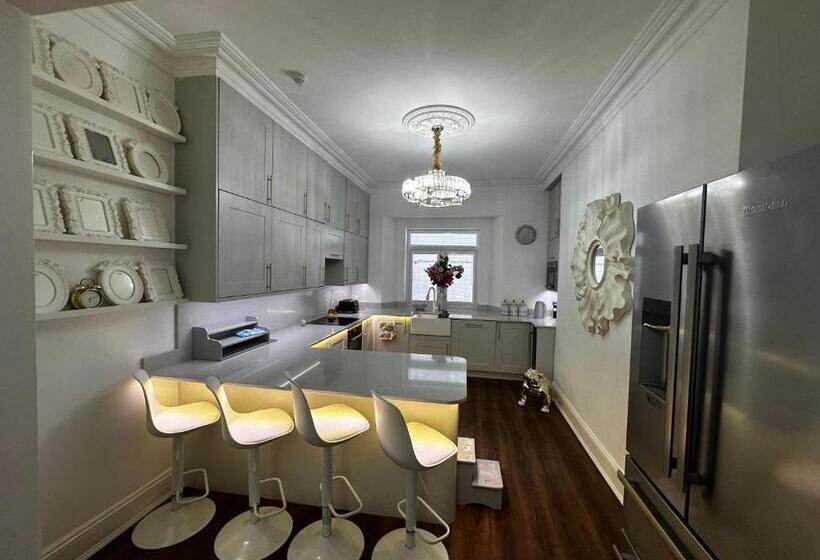 هتل Jewells Guest Accommodation