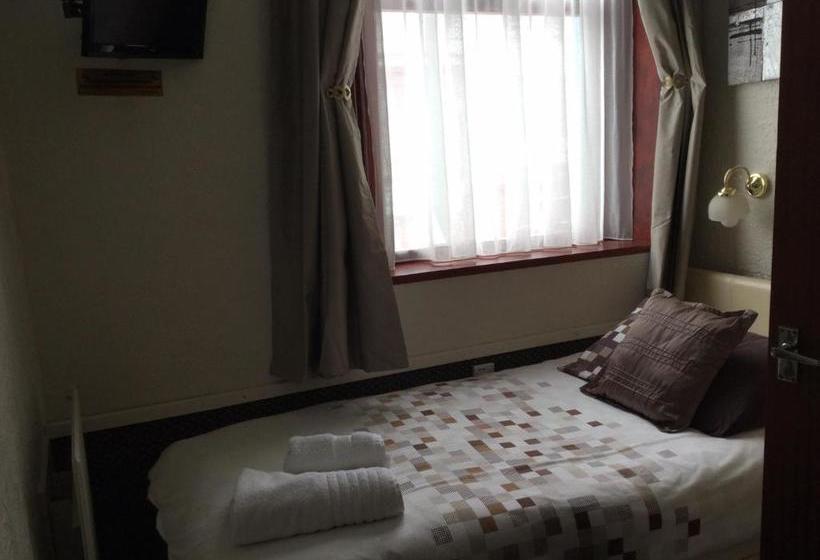 Отель Kirkstall Guest House