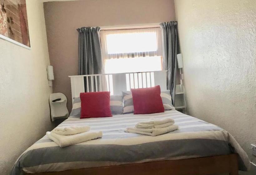 Отель Kirkstall Guest House