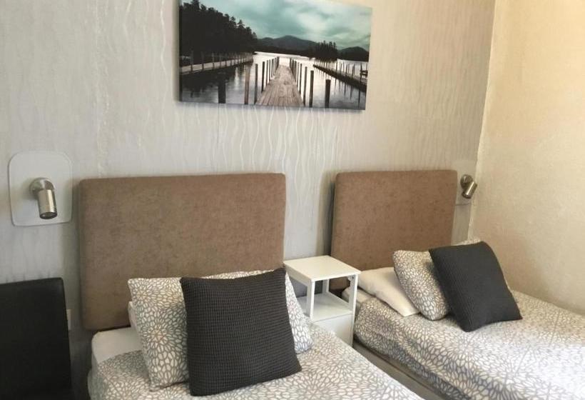 Отель Kirkstall Guest House