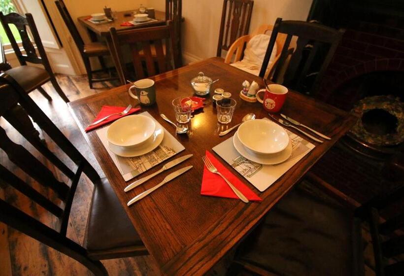 בית מלון כפרי Laston House