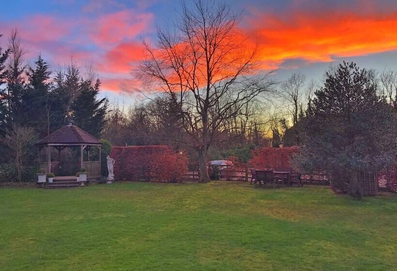 Отель Little Silver Country