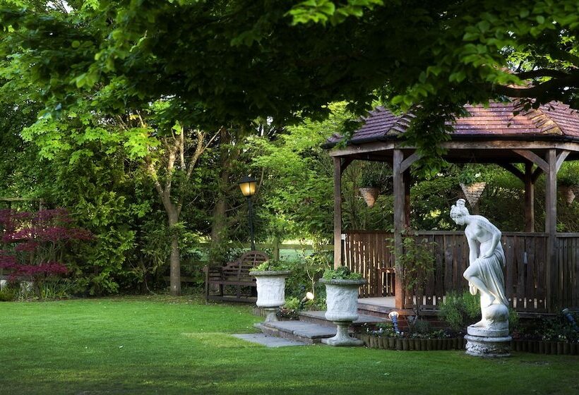 Отель Little Silver Country