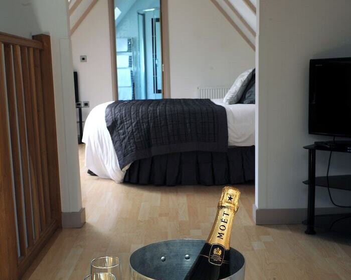 Отель Little Silver Country