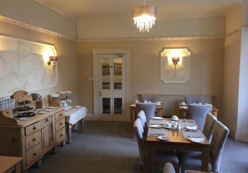 Отель Lynton House