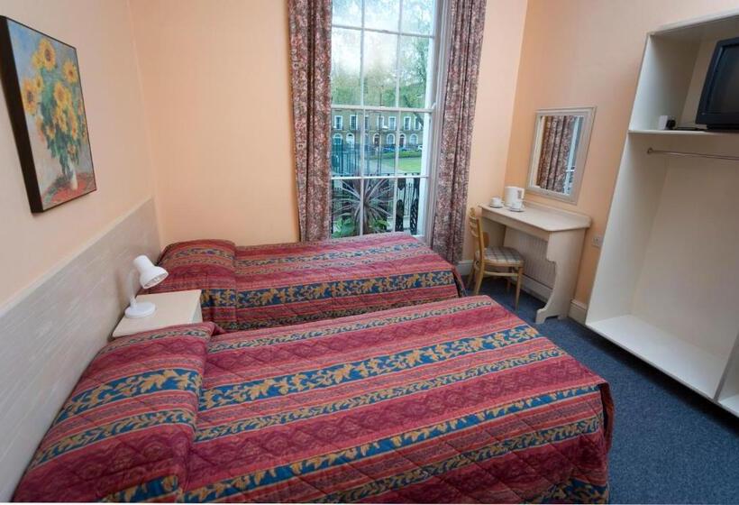 Отель Macdonald