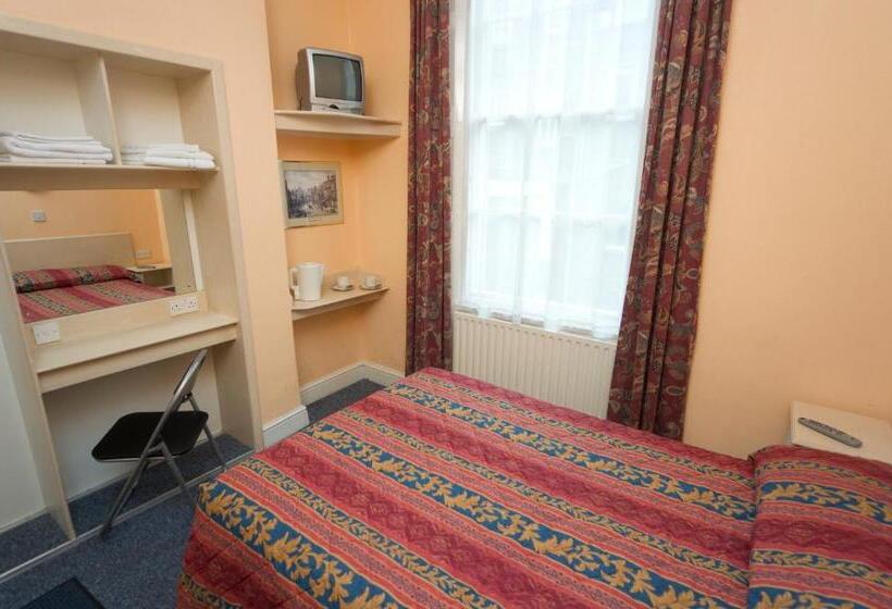 Отель Macdonald