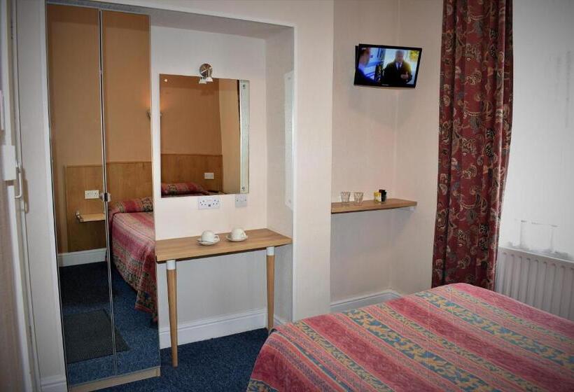 Отель Macdonald