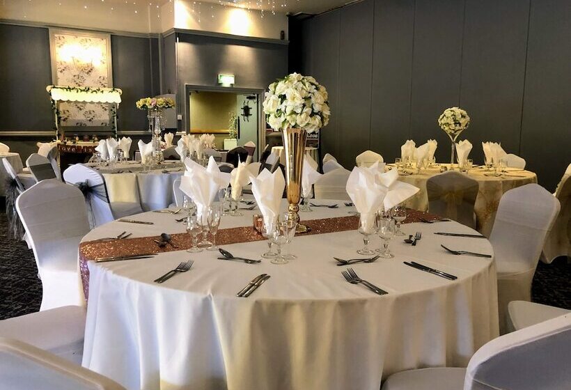 Отель Marine Court