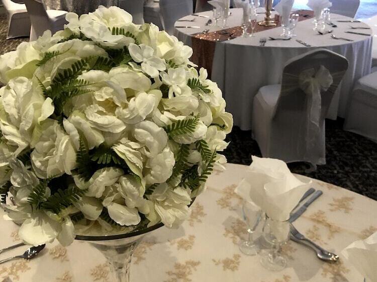 Отель Marine Court