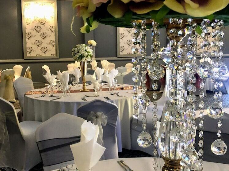 Отель Marine Court