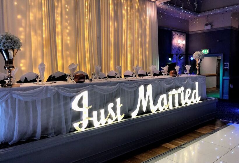 Отель Marine Court