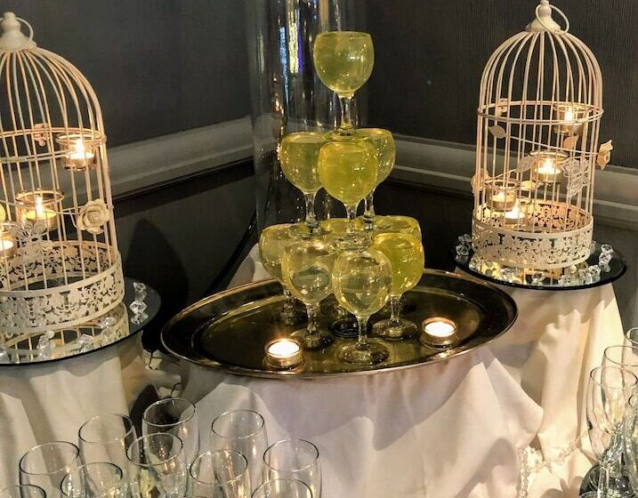 Отель Marine Court