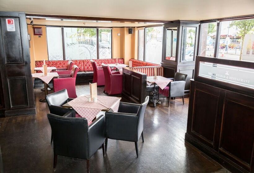 Отель Marine Court