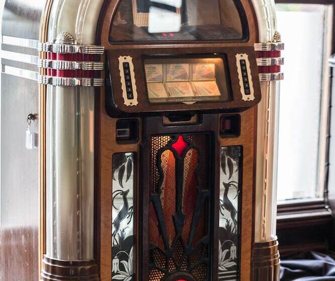 Отель Marine Court