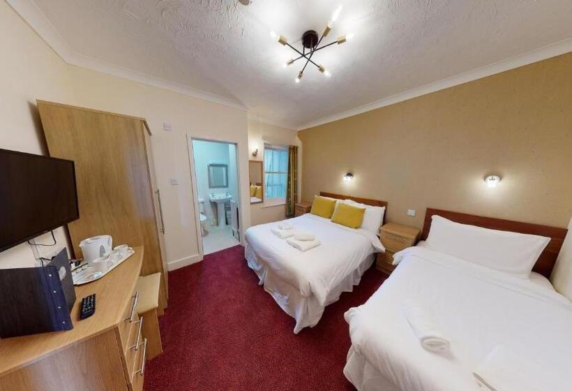 Отель Marine Lodge