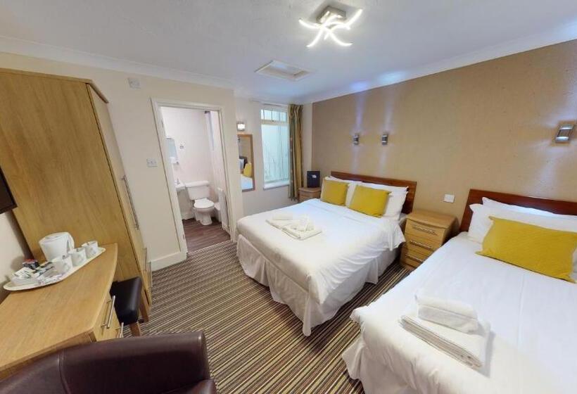 Отель Marine Lodge